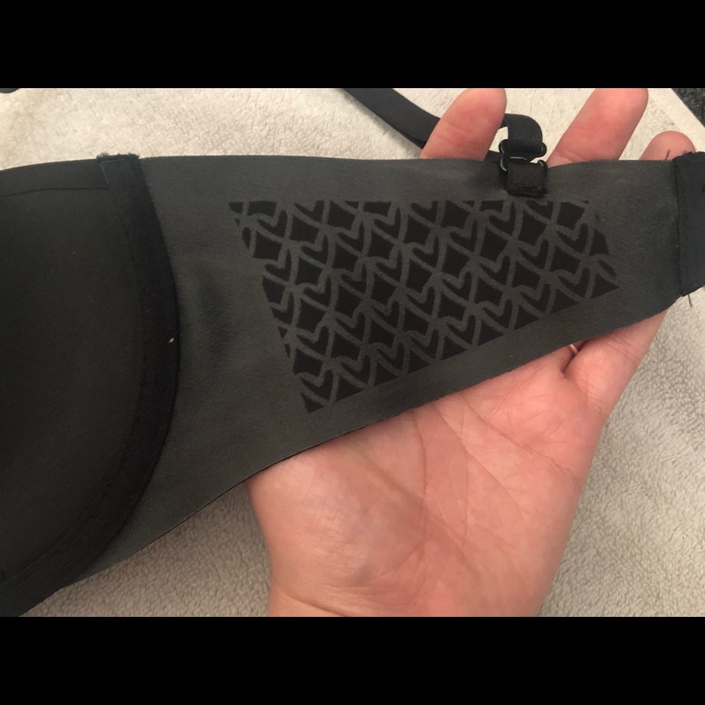 Sexy illusions by Victoria’s Secret strapless bra - Picture 6 of 8